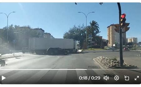El ayuntamiento de Málaga elude la limitación de camiones en la plaza de Manuel Azaña