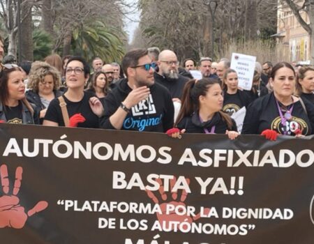La Cámara de Comercio de Oviedo invita a la Plataforma por la Dignidad de los Autónomos 30NLa Plataforma valora el respaldo institucional mostrado por la Cámara y confía en que este apoyo pueda extenderse al conjunto de Cámaras de Comercio de España