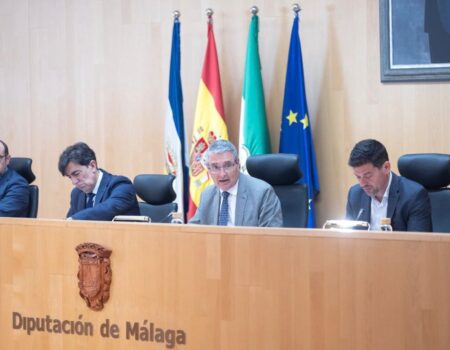 La Diputación de Málaga exige al Gobierno acelerar las obras del AVEAprobada por unanimidad la petición de un plan de mantenimiento ferroviario