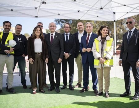 Málaga pone la primera piedra del nuevo colegio Intelhorce: arranca una obra histórica de 6,7 millones de eurosEl alcalde y la consejera de Educación presiden el inicio de las obras del esperado centro.