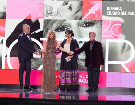 Victoria Vera recibe la Biznaga Ciudad del Paraíso en el Festival de MálagaLa actriz ha sido galardonada durante la cuarta gala del certamen como reconocimiento a su trayectoria.