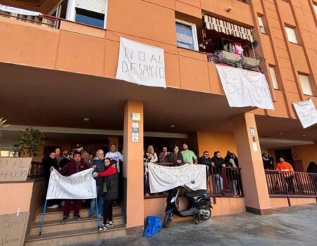 Paralizado el desahucio de Almudena en MálagaLa plataforma #LaVecinal logra una tregua de un mes para buscar una solución habitacional
