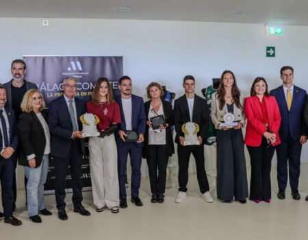 Alberto Díaz, galardonado por la Diputación en los II Premios ‘Profeta en tu Tierra’El capitán del Unicaja recibe el reconocimiento a su trayectoria deportiva y su compromiso con la provincia