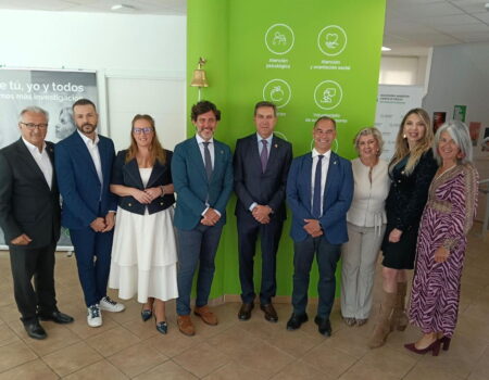 Juan Carlos Martín, nuevo presidente de la AECC, visita la sede de BenalmádenaUna reunión clave con la Diputación y el Ayuntamiento para reforzar la colaboración a favor de los pacientes