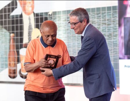 Francisco Salado entrega el galardón ‘Leyenda’ a Ben Barek en la III edición de los premios ‘Málaga en mi corazón’La Fábrica de Cerveza Victoria acoge una emotiva gala donde también se ha galardonado a Borja Quintero, Borja Vivas, Incide, Viveros Guzmán y al Museo Automovilístico